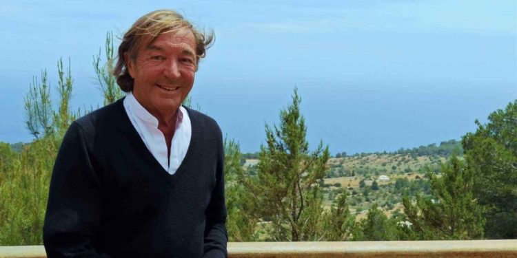 Gérald Marie en su casa de Es Cubells, en Ibiza. Foto V. R.
