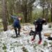 Niños juegan con la nieve en Sant Joan