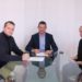 De izquierda a derecha, Pedro Bueno, nuevo secretario municipal; Marcos Serra, alcalde, y la segunda teniente de alcalde y concejala de Interior, Maria Ribas.