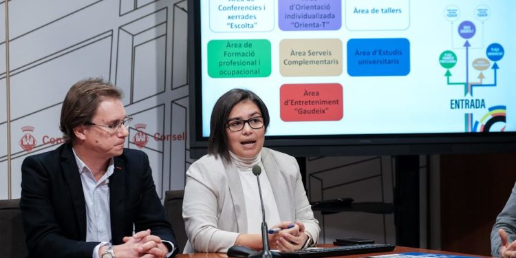 Presentación Fira de l'Orientació Educativa 'Orienta-T'. Salvador Losa, conseller de Joventut y Marilina Ribas, directora insular de Joventut.
