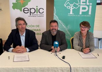 Tolo Gil, en el centro, junto a Toni Villalonga y Lucía Ribas, durante la pasada campaña electoral.