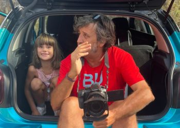 Xavi Herrero y su hija, durante un rodaje.