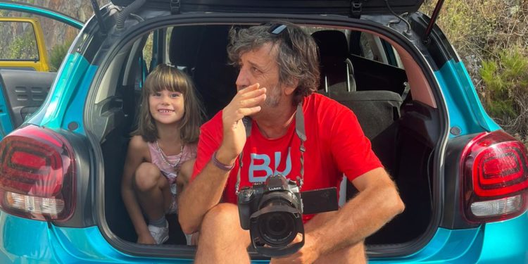 Xavi Herrero y su hija, durante un rodaje.