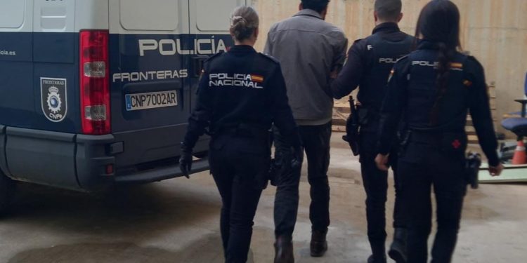 Momento de la detención. Imágenes Policía Nacional de Ibiza