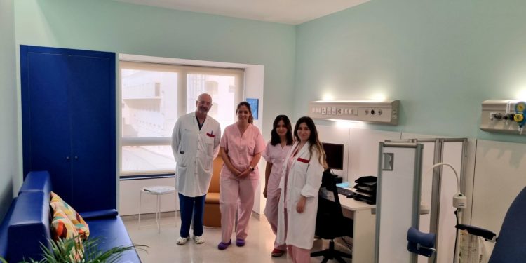 De izq a dcha Dr. Rodolfo Moreno, Raquel Vázquez, Elisa Navarro y Dra. Yanire Navas