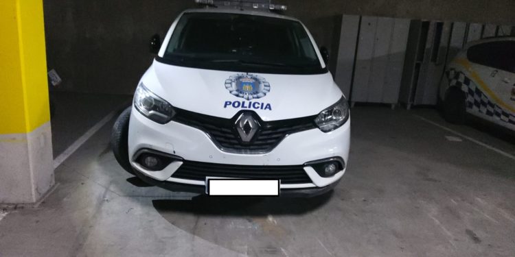 Vehículo policial afectado, en una imagen de la Policía Local de Ibiza