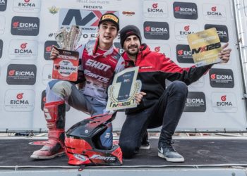 Podio de Elías y su equipo Fantic-