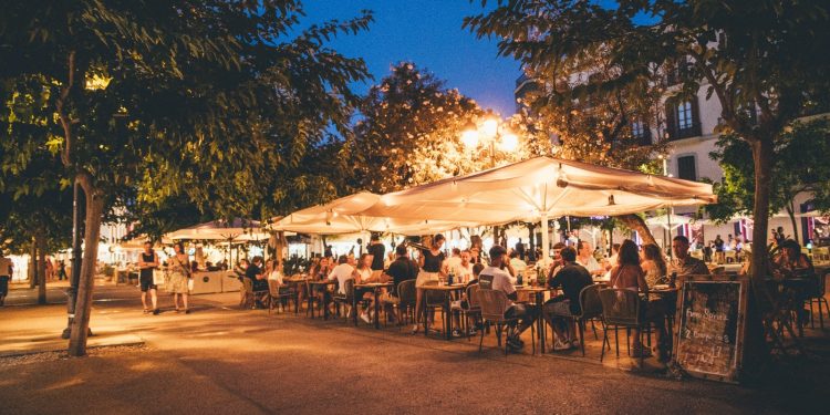 Terraza de La Cava en Vara de Rey