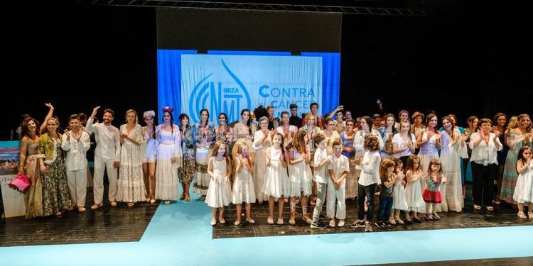 Fin de un desfile de un evento anterior de 'Contra el cáncer nos mojamos todos'