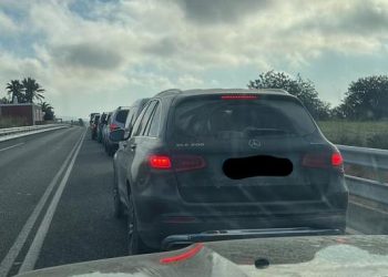 Una imagen de uno de los numerosos atascos que se registraron  en la carretera de Sant Josep durante las obras del año pasado