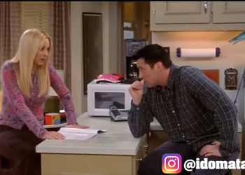 Phoebe y Joey en la famosa escena de 'Friends'.