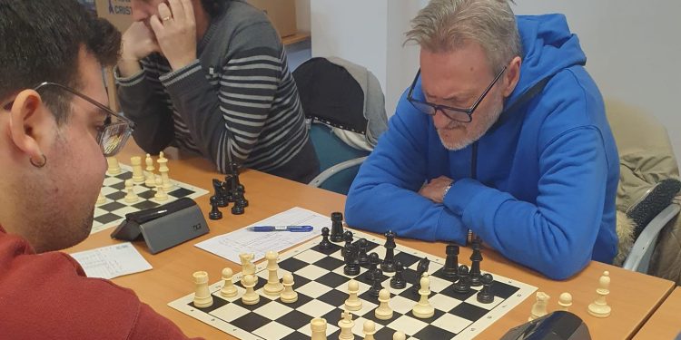 Fotografía de la última ronda, en la que se puede ver el enfrentamiento entre Juan Bordes (Puig den Valls) y Aitor Prohens (Ibiza 64).