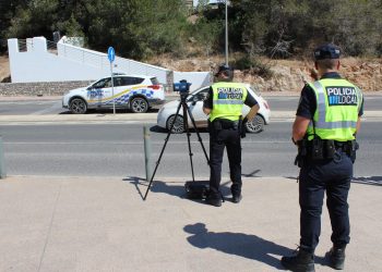 Imagen de archivo de un control de velocidad con radar móvil