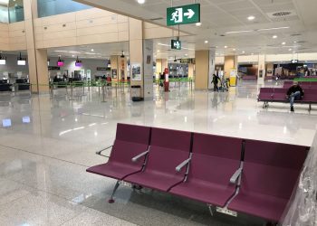 Interior del aeropuerto de Ibiza.