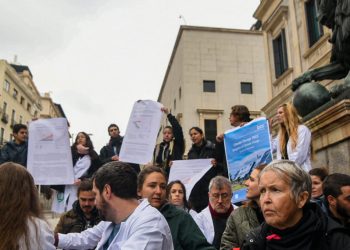 Karen Killeen, de Extinction Rebellion, en primer plano a la derecha de la imagen.