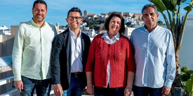 De izquierda a derecha de la imagen: Sousa, Triguero, Domínguez y Flores.