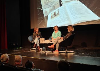 Luciana Aversa, Pilar Ribas y Bea Roselló, ayer en la presentación del libro sobre los comercios tradicionales de Sant Josep.