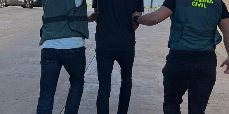 Imagen de un detenido facilitada por la Guardia Civil.