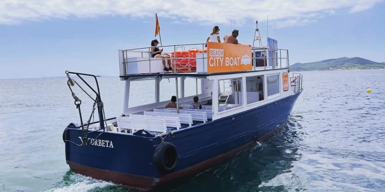 Un barco de Ibiza City Boat. Imagen Ibiza City Boat