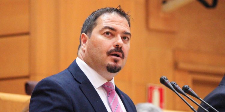 Santi Marí, durante su etapa como senador.