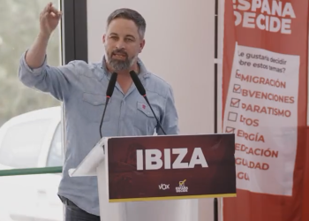 Santiago Abascal, en un momento de su mitin en Ibiza este domingo. Foto: @vox_es