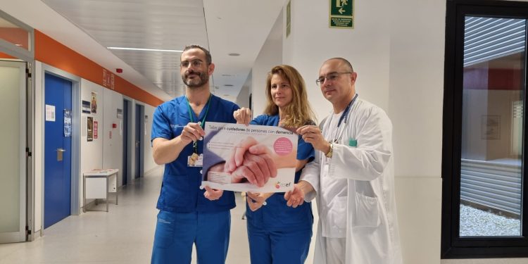 En la imagen. los neurólogos, de izquierda a derecha Carlos Cátedra, Raquel Bernal, jefe de Neurología, y Edilberto Martínez