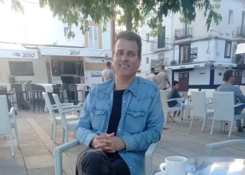 Óscar Figueruelo, autor de 'Blanco sobre negro'.