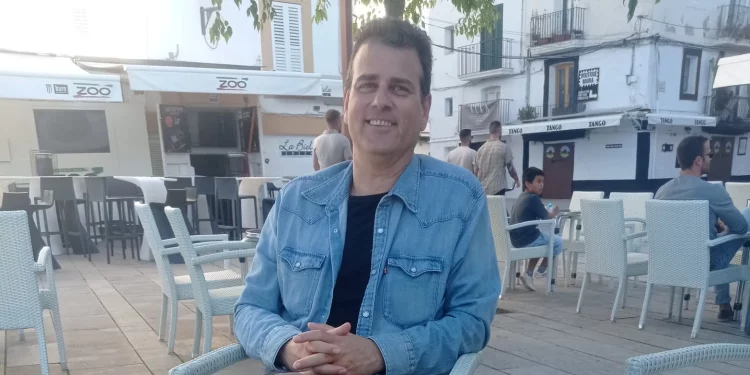 Óscar Figueruelo, autor de 'Blanco sobre negro'.