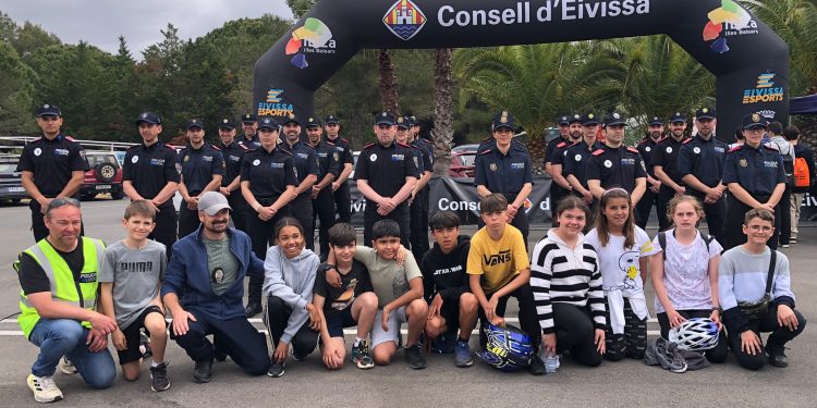 Los participantes en esta edición del concurso posan para la cámara. Foto: Consell Insular