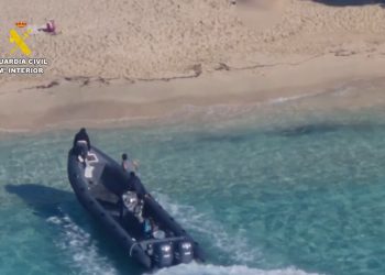 Un momento del operativo que llevó a la captura de la narco lancha.