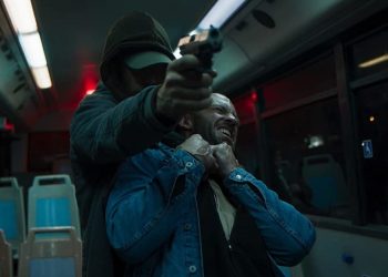 La acción principal de la serie transcurre en un autobús. Las escenas se han rodado en tres, dos de ellos procedentes de Ibiza.