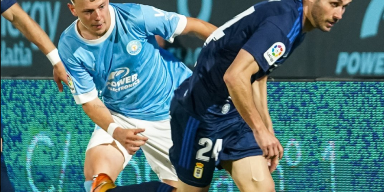 Un momento del pasado partido del Ibiza contra el Oviedo. FOTO: @LaLiga2
