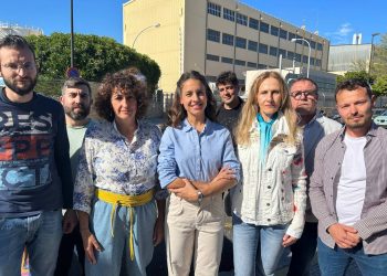 Gloria Santiago, en el centro de la imagen, durante la acción de este jueves. Foto: Unidas Podemos