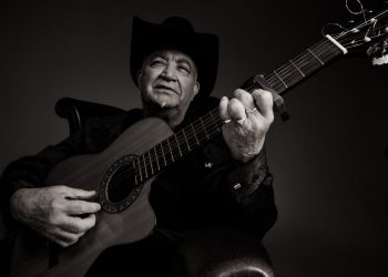 Elíades Ochoa de Buena Vista Social Club.
