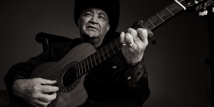 Elíades Ochoa de Buena Vista Social Club.