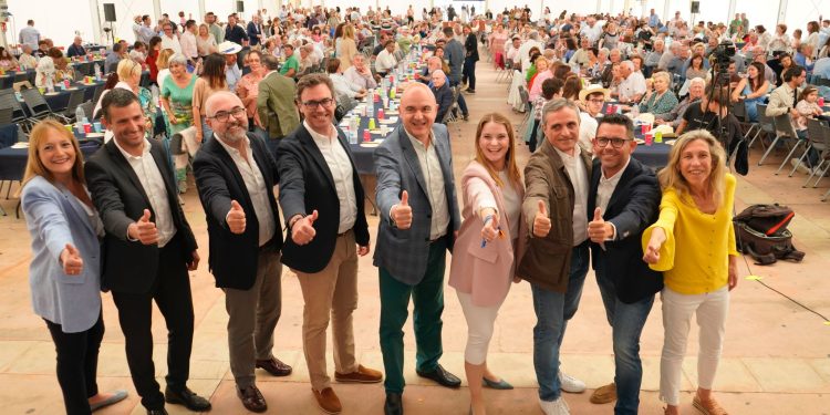 Los populares, en una imagen de archivo de una comida popular en Ibiza en 2023. Foto: Partido Popular