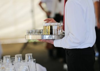 Una imagen de archivo de un camarero. Pixnio