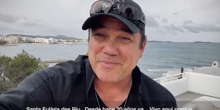 Dean Cain en el vídeo de apoyo a Carmen Ferrer.