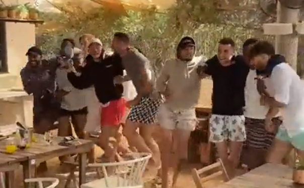 Jugadores del Feyenoord festejando en Ibiza su victoria.