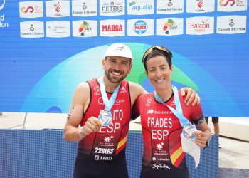 Los ganadores de las medallas de plata, Antonio Benito, y el bronce de la especialista Gurutze Frades. Foto: Ibizamultisport