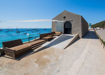 Aspecto exterior de La Nave Salinas donde expondrá Jonny Niesche.