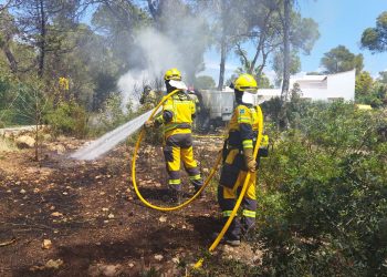 Personal de Ibanat actuando en la finca. Foto Ibanat