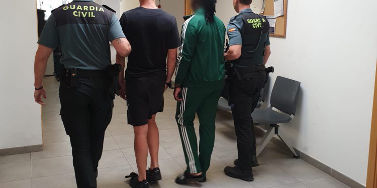 Imagen de parte de los detenidos facilitada por la Guardia Civil