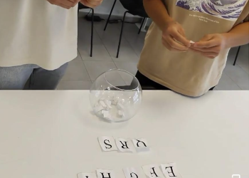 Imagen del sorteo para elegir la letra por la que empezaba la lista de admitidos