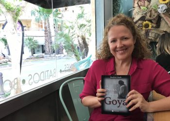 Matilde Lladó, con su novela 'La sombra de Goya', que presenta mañana jueves en la Sala Cultural Ebusus.