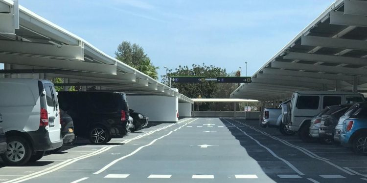 Aspecto del firme de la primera planta del aeropuerto de Ibiza. Foto J. A.