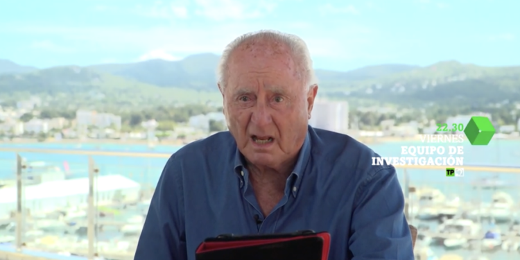 Pepe Roselló, en un momento del programa que se emite esta noche. "A mí me parece un escandalazo", dice cuando le muestran algo en una tablet.