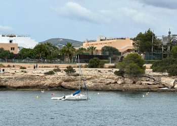 Fondeo ilegal en Port des Torrent. Imágenes Salvem sa Badia
