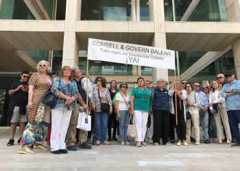 Una imagen de archivo de una concentración en el Consell para reivindicar soluciones para Sa Residència