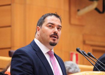 Santi Marí en el senado.